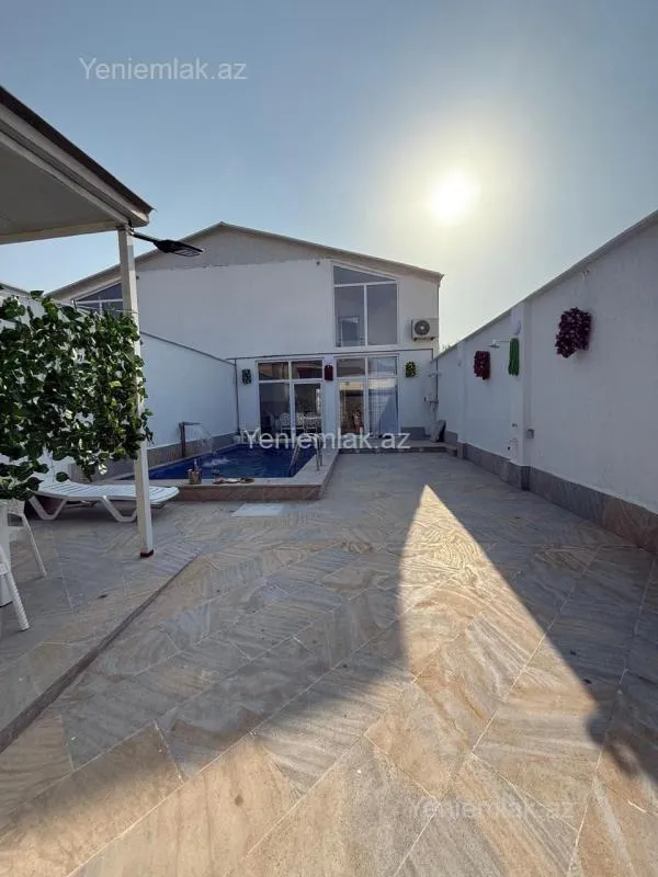 Satılır 8 otaqlı həyət evi 220 m²