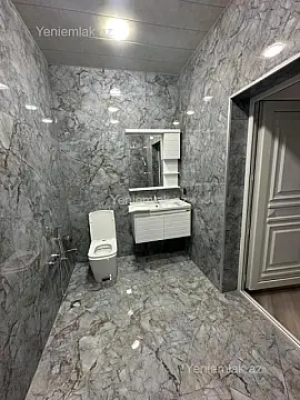 Satılır 8 otaqlı həyət evi 220 m²