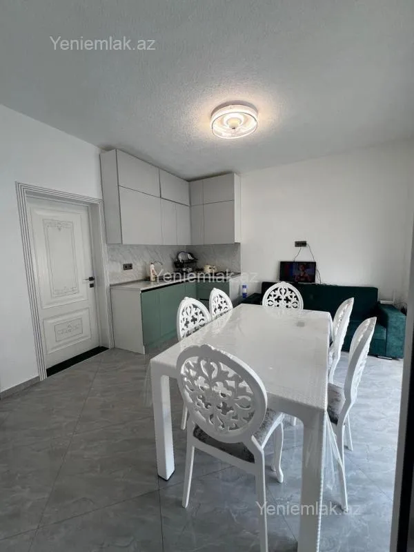 Satılır 8 otaqlı həyət evi 220 m²