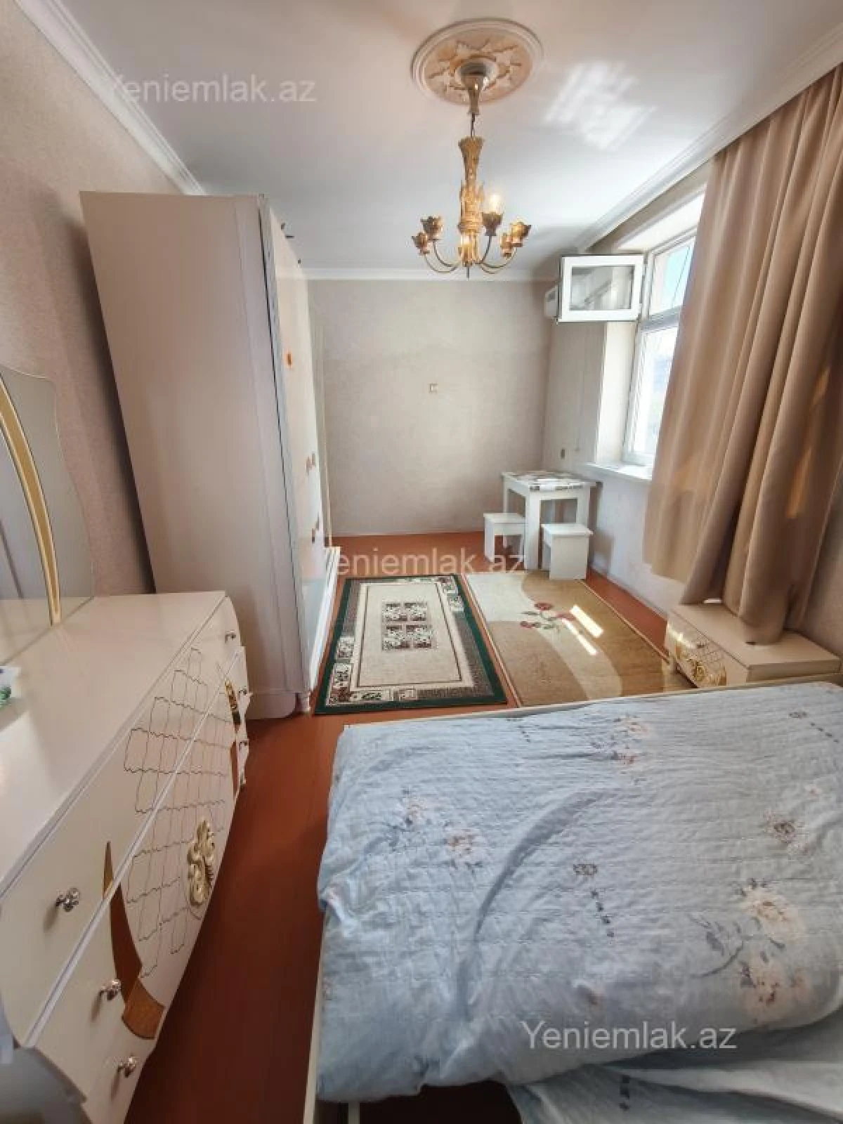Satılır 1 otaqlı köhnə tikili 35 m²