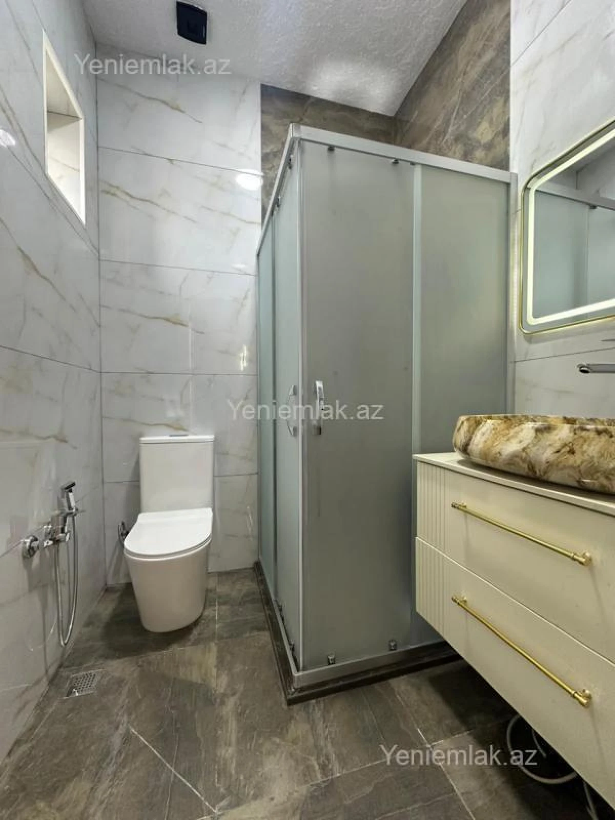Satılır 4 otaqlı həyət evi 180 m²