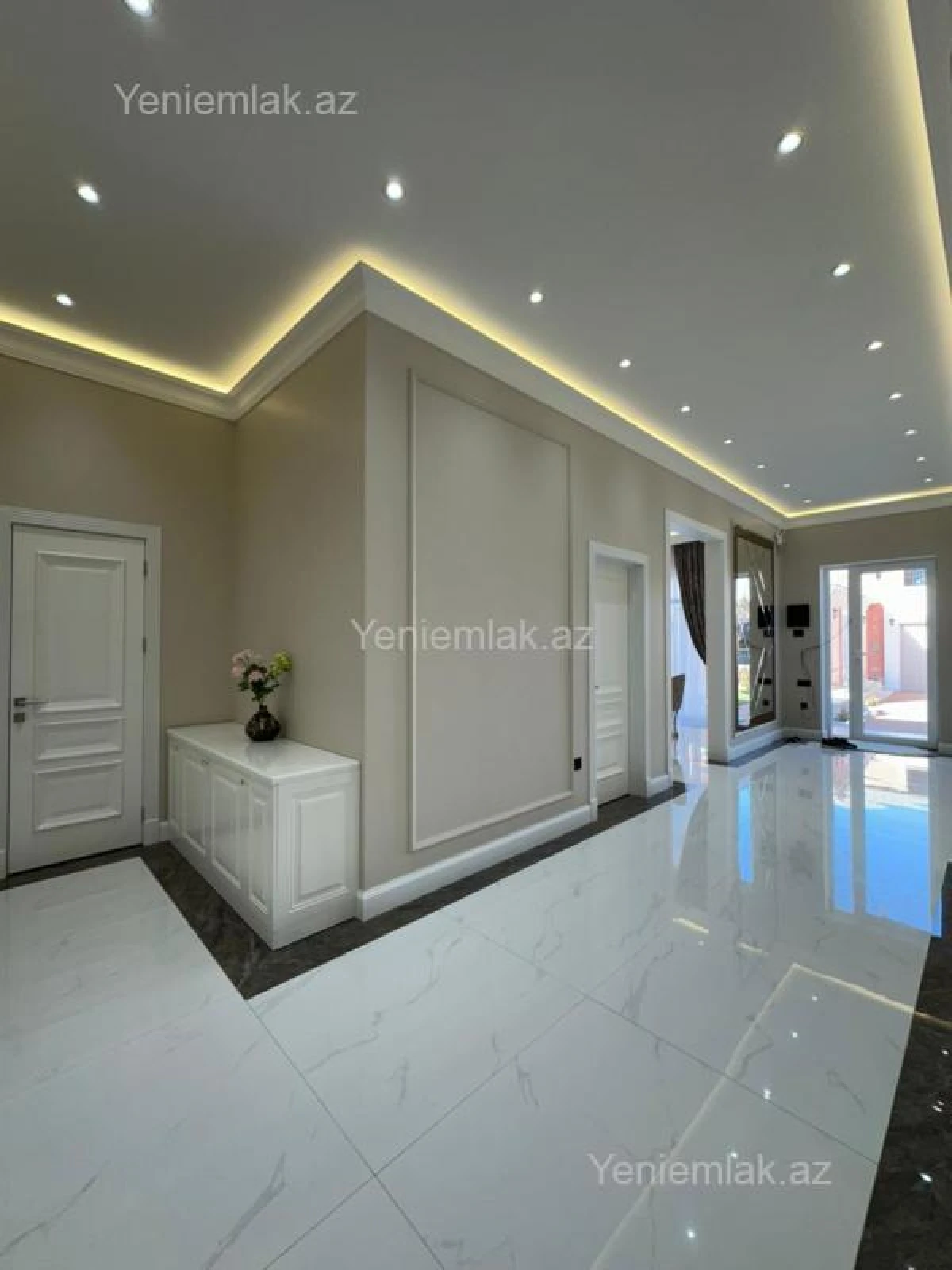 Satılır 5 otaqlı həyət evi 220 m²