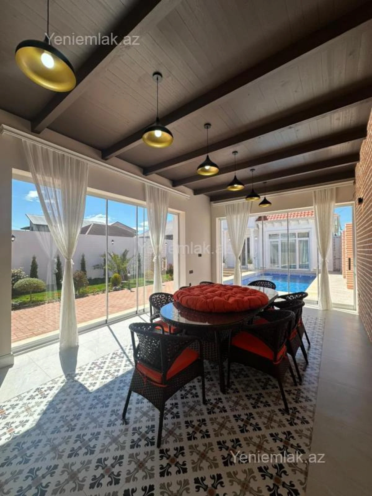 Satılır 5 otaqlı həyət evi 220 m²