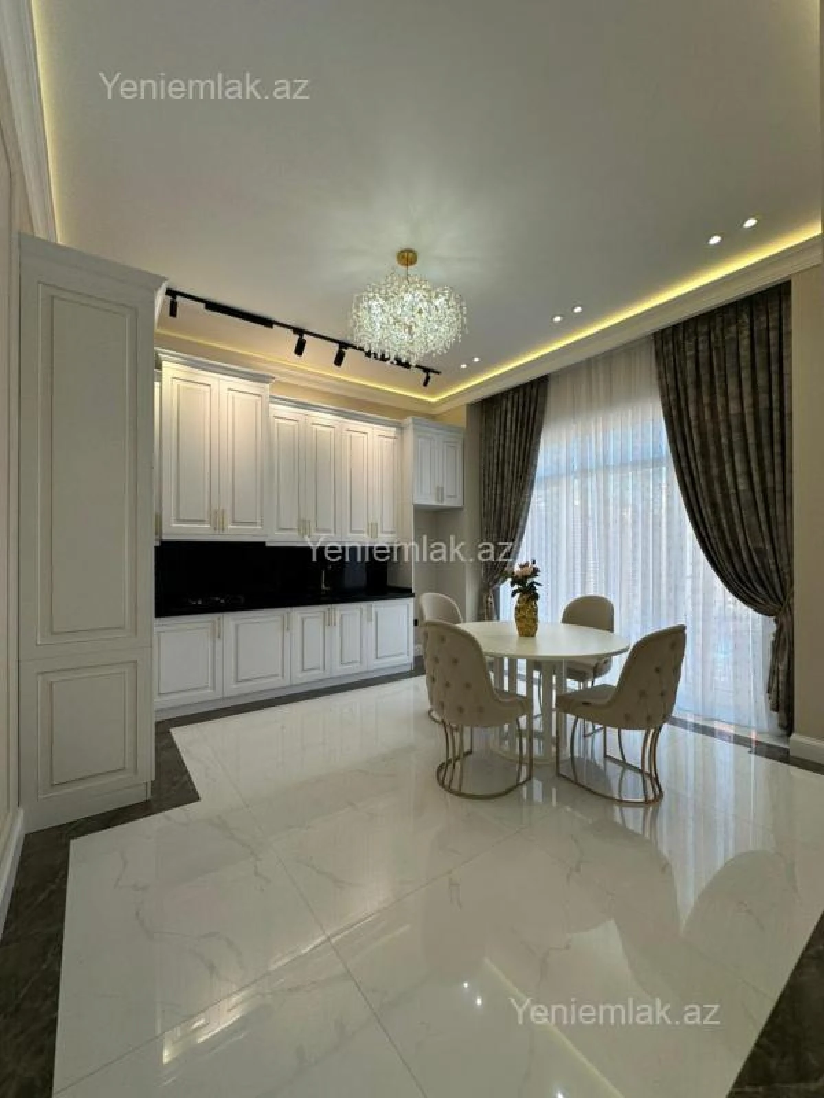 Satılır 5 otaqlı həyət evi 220 m²