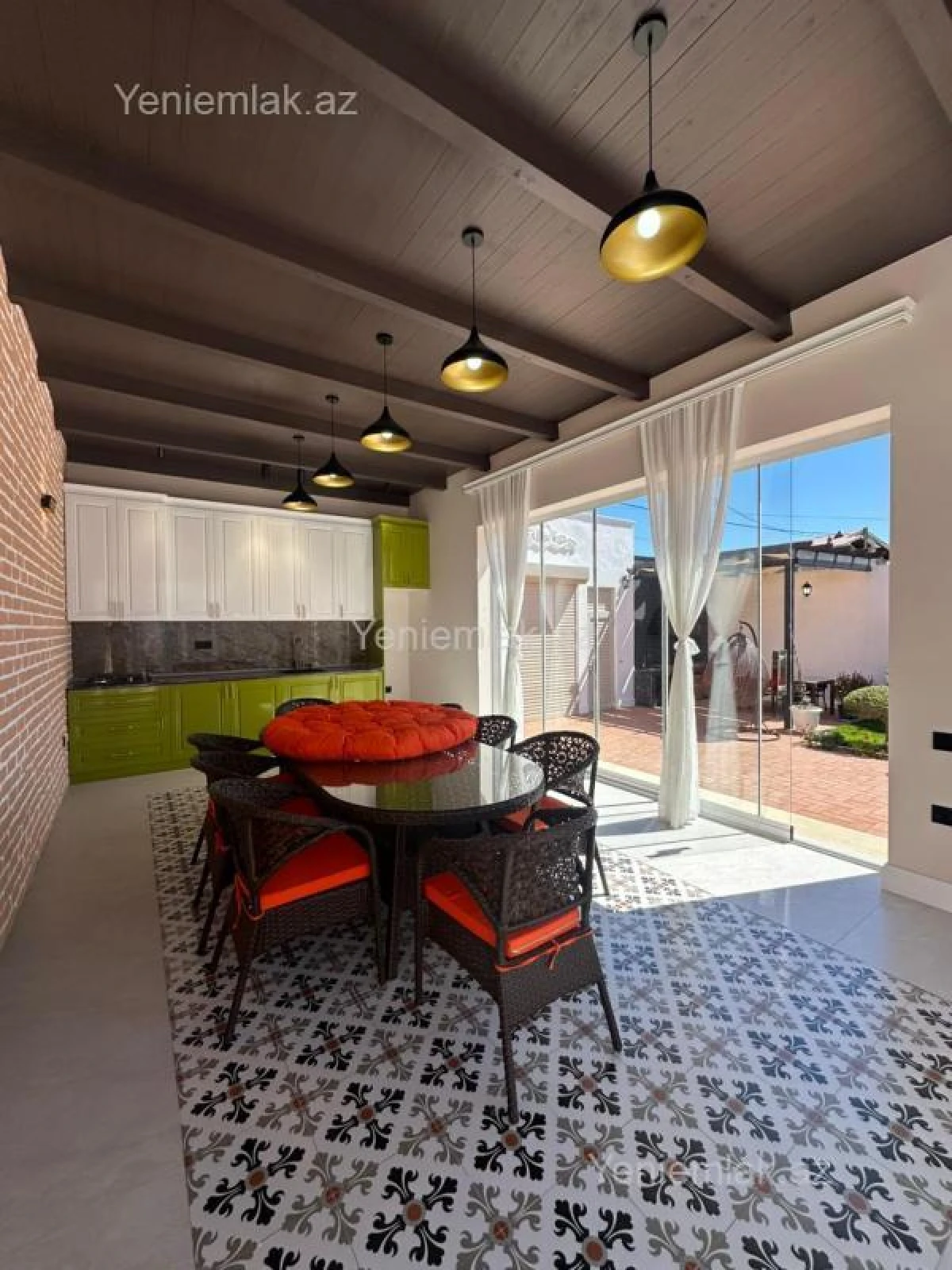 Satılır 5 otaqlı həyət evi 220 m²