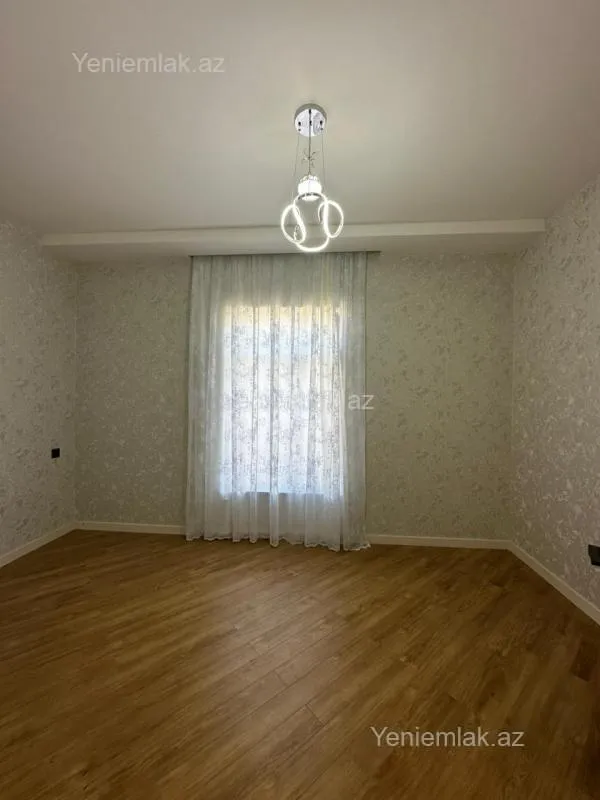 Satılır 8 otaqlı həyət evi 350 m²