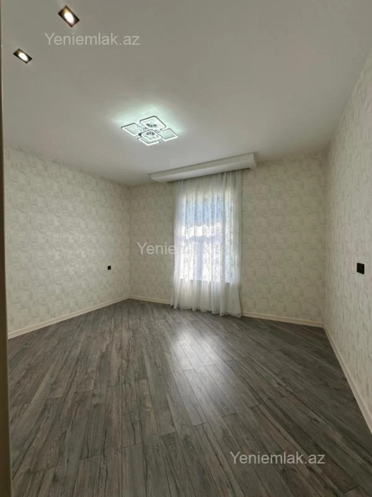 Satılır 8 otaqlı həyət evi 350 m²