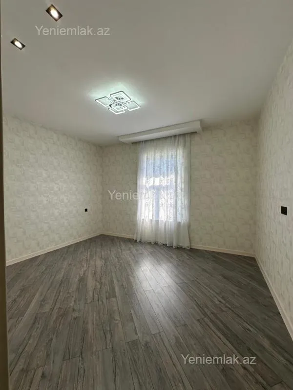 Satılır 8 otaqlı həyət evi 350 m²