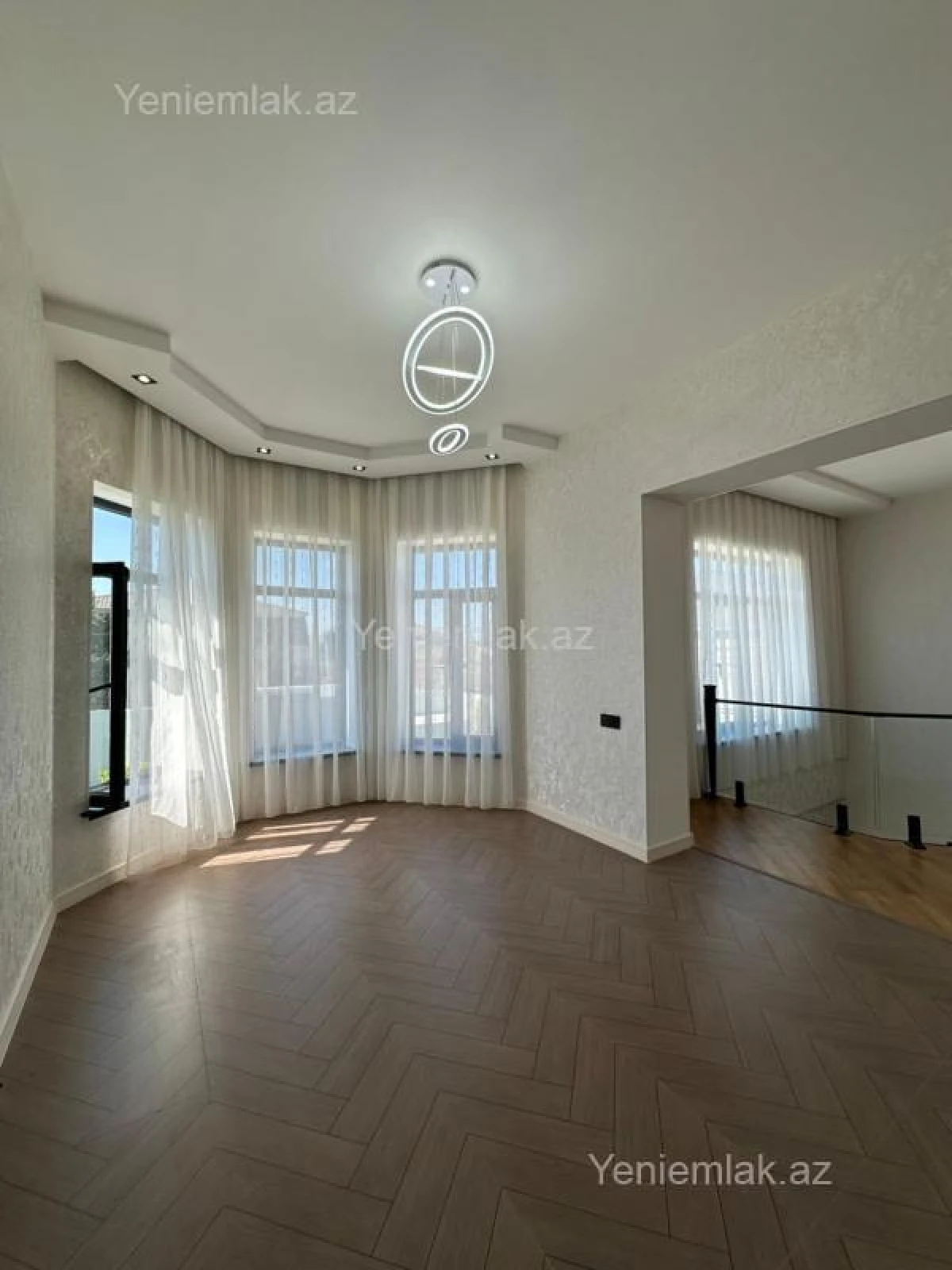 Satılır 8 otaqlı həyət evi 350 m²