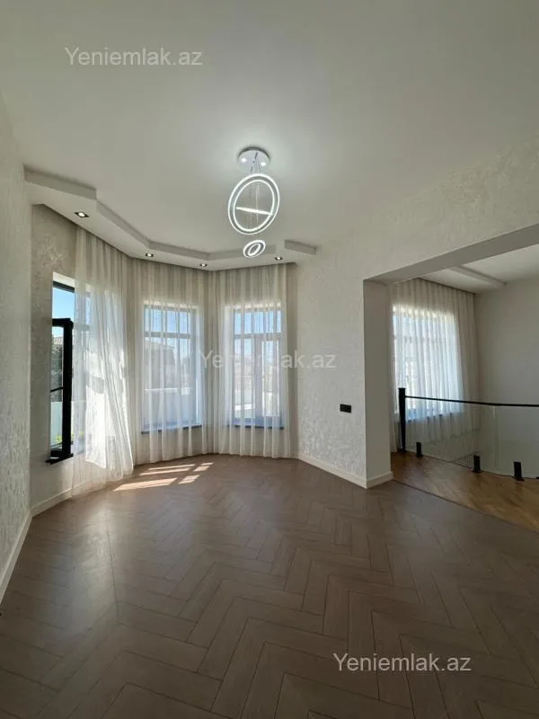 Satılır 8 otaqlı həyət evi 350 m²