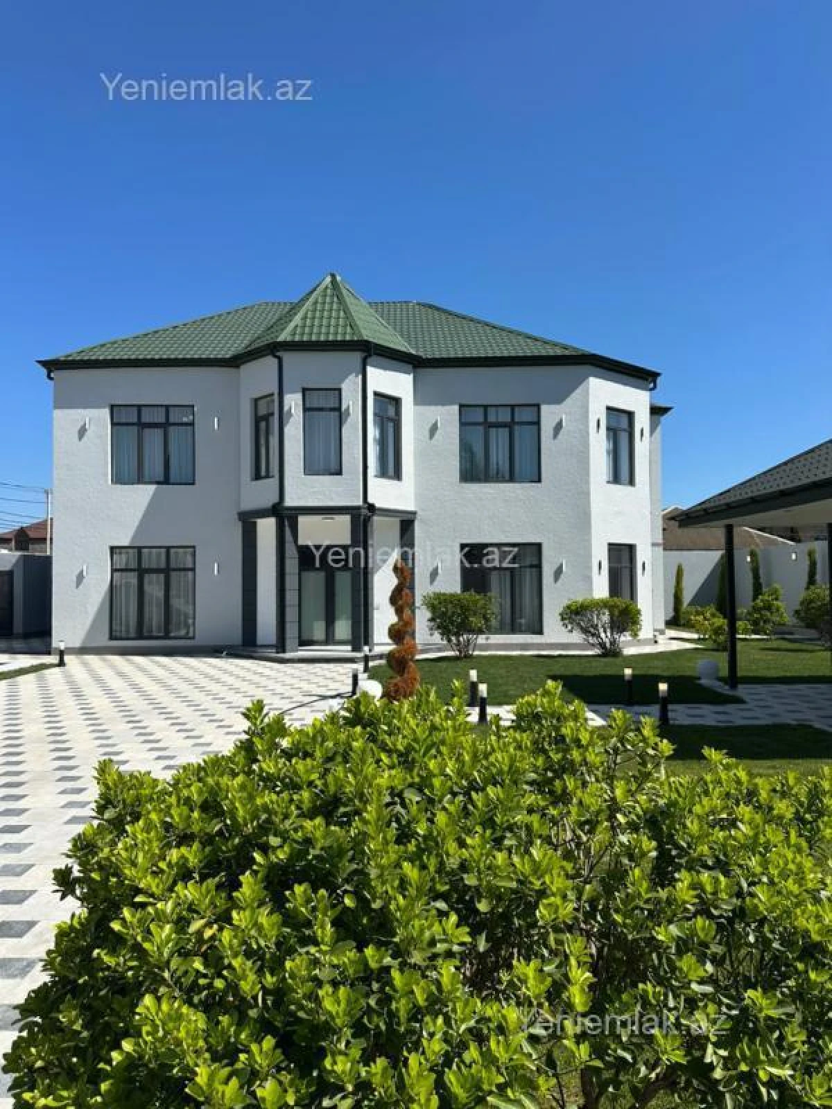 Satılır 8 otaqlı həyət evi 350 m²