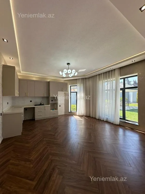 Satılır 8 otaqlı həyət evi 350 m²