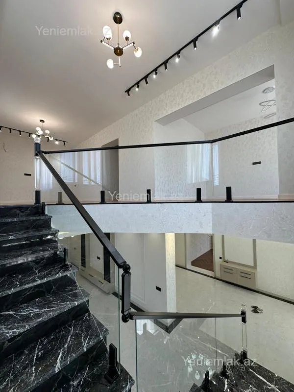 Satılır 8 otaqlı həyət evi 350 m²