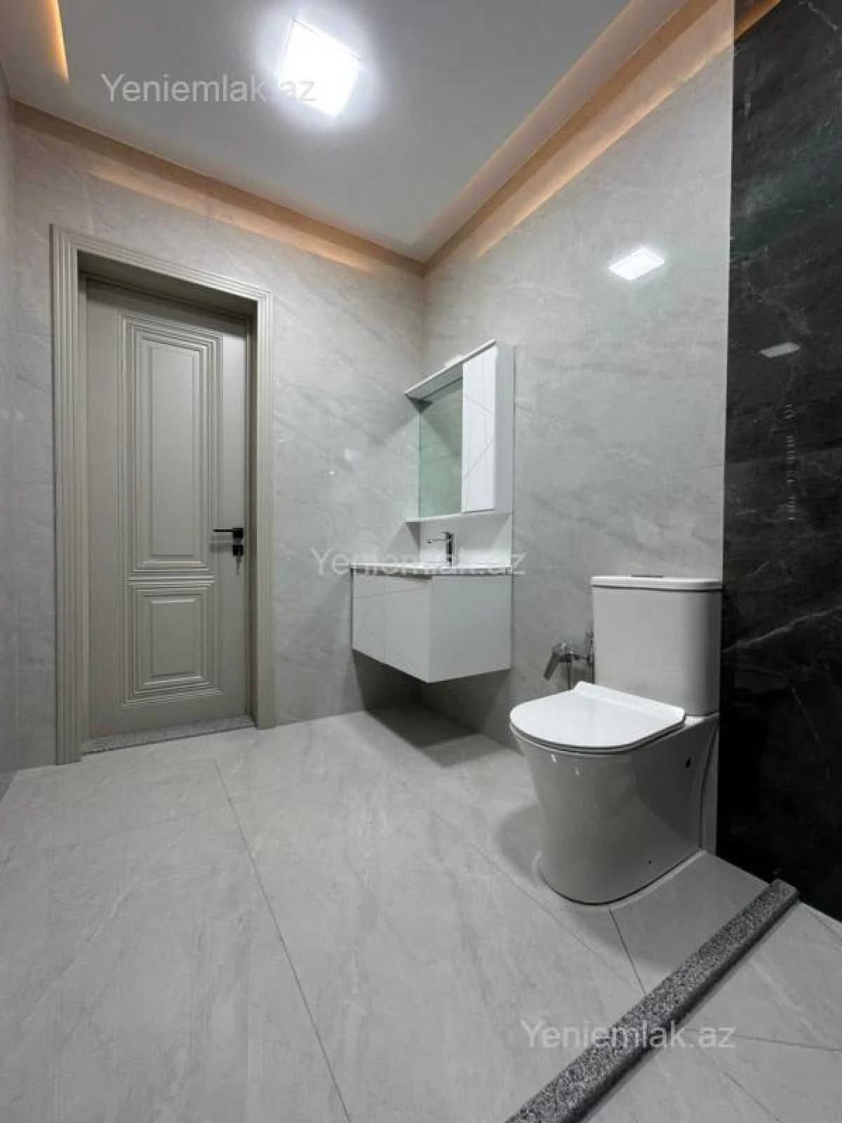 Satılır 8 otaqlı həyət evi 350 m²