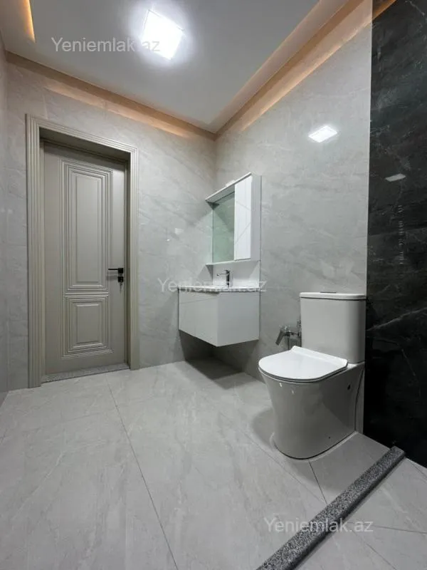 Satılır 8 otaqlı həyət evi 350 m²