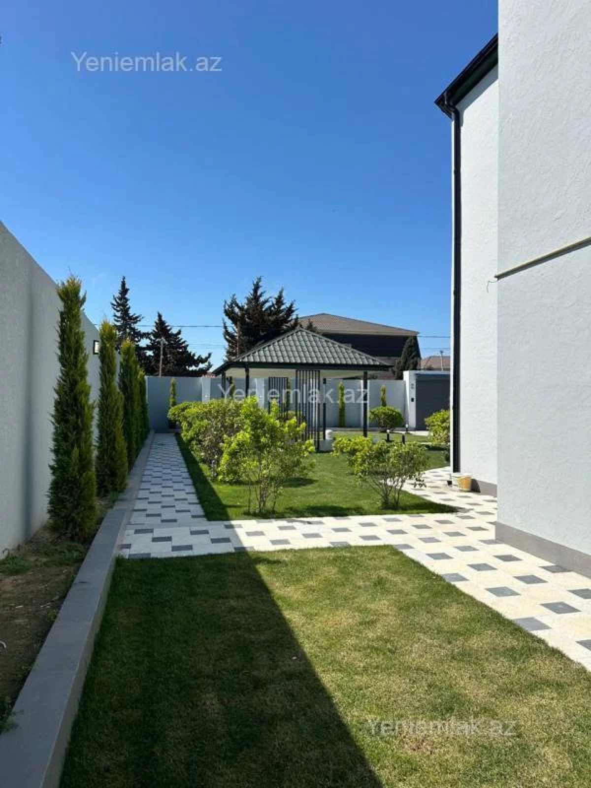 Satılır 8 otaqlı həyət evi 350 m²