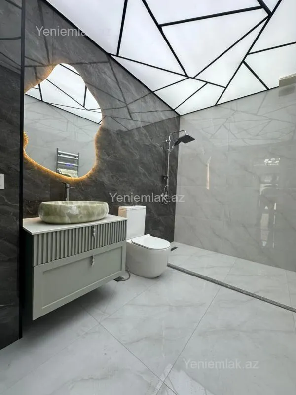 Satılır 8 otaqlı həyət evi 350 m²