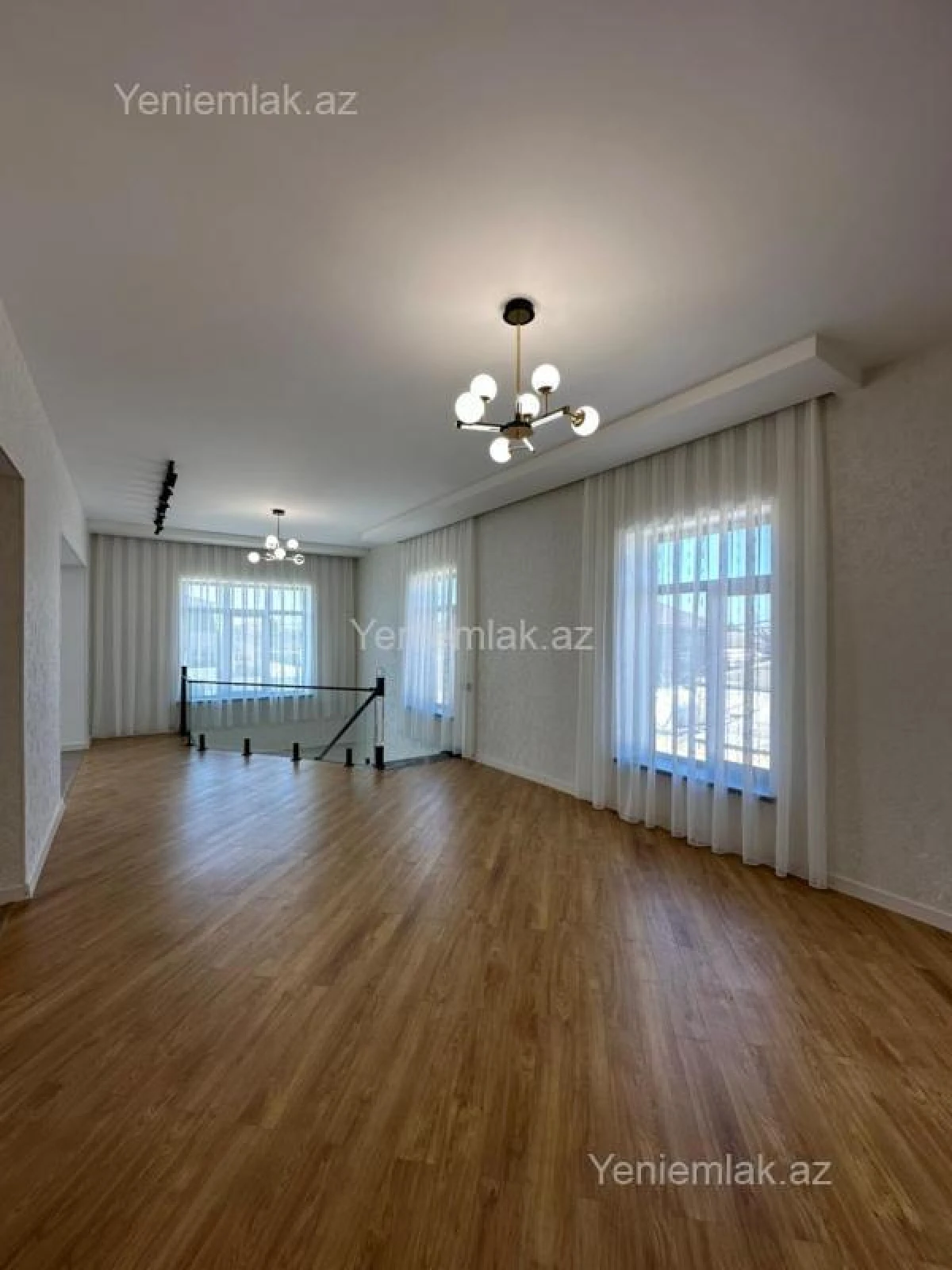 Satılır 8 otaqlı həyət evi 350 m²