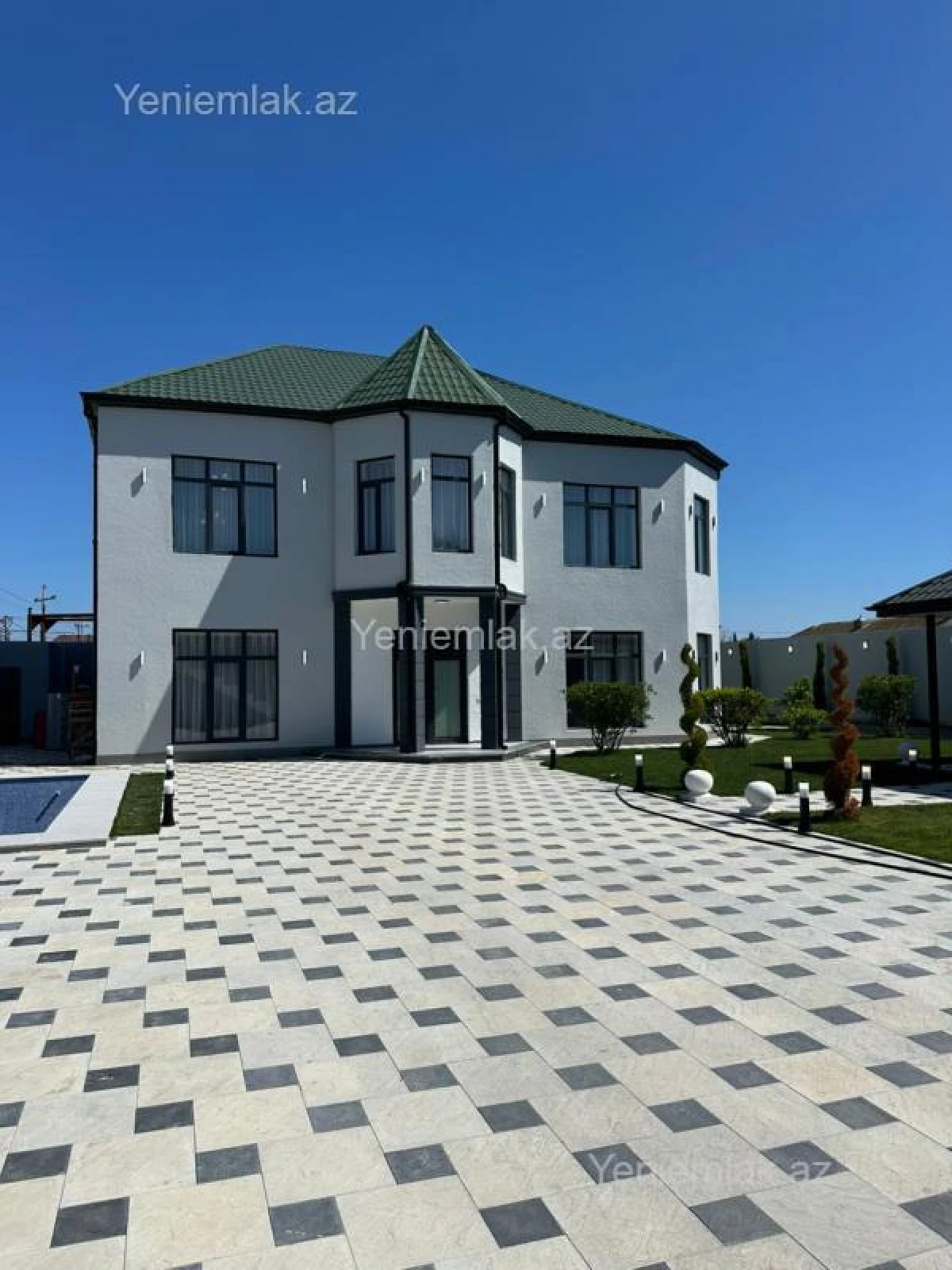 Satılır 8 otaqlı həyət evi 350 m²