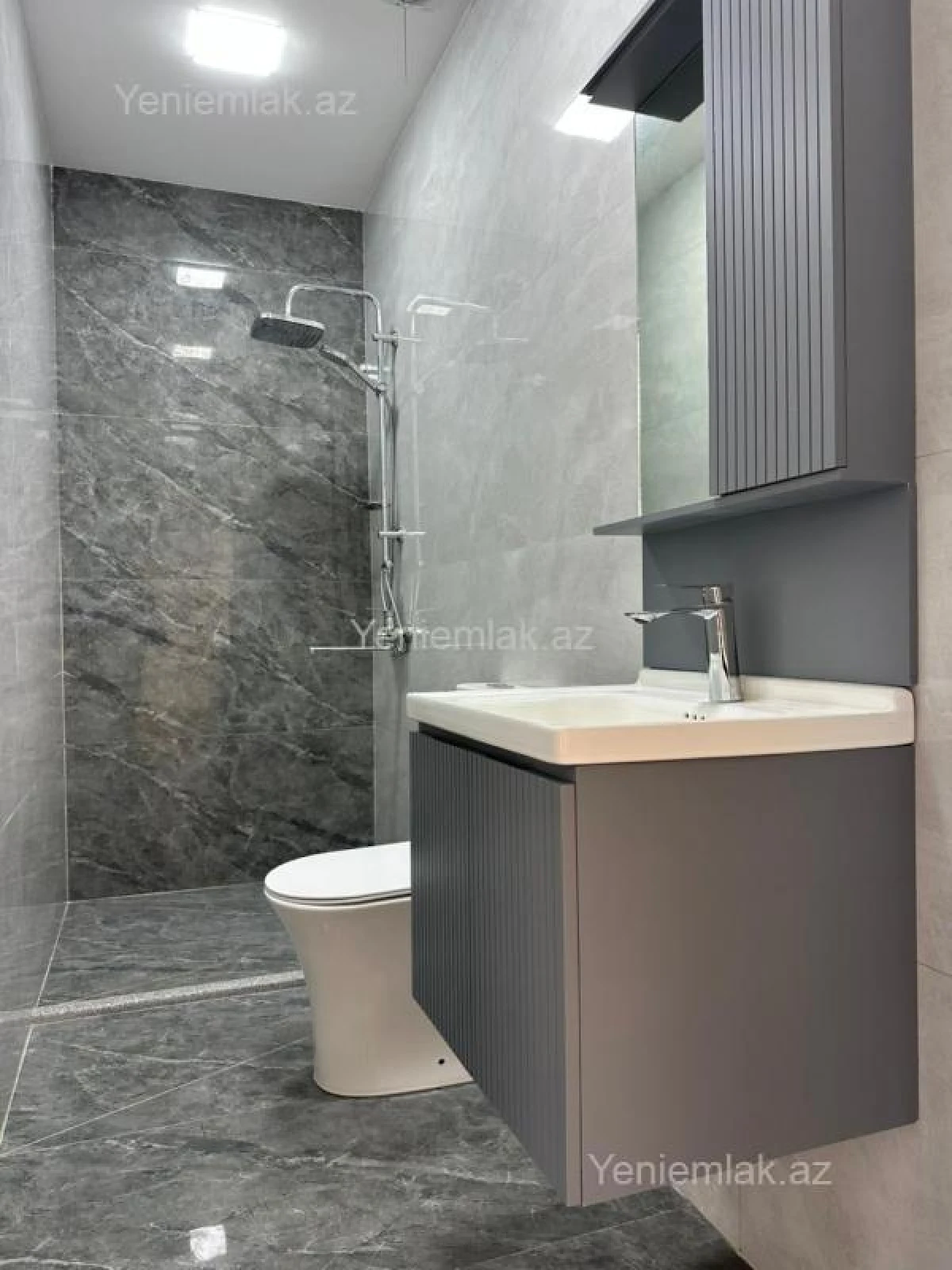 Satılır 8 otaqlı həyət evi 350 m²