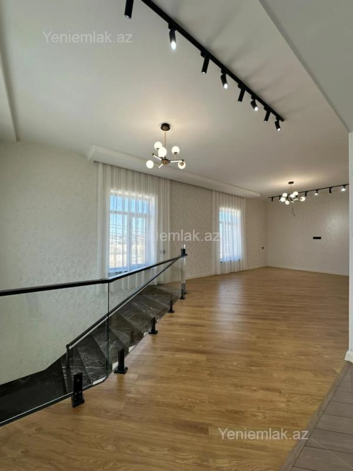 Satılır 8 otaqlı həyət evi 350 m²