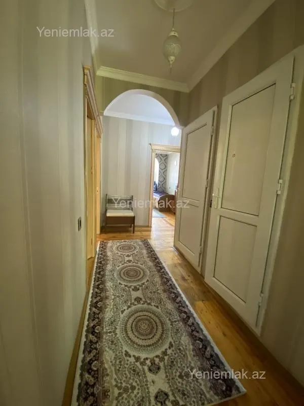 Satılır 4 otaqlı köhnə tikili 100 m²