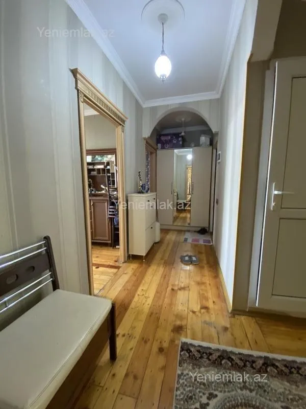 Satılır 4 otaqlı köhnə tikili 100 m²