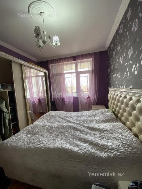 Satılır 4 otaqlı köhnə tikili 100 m²