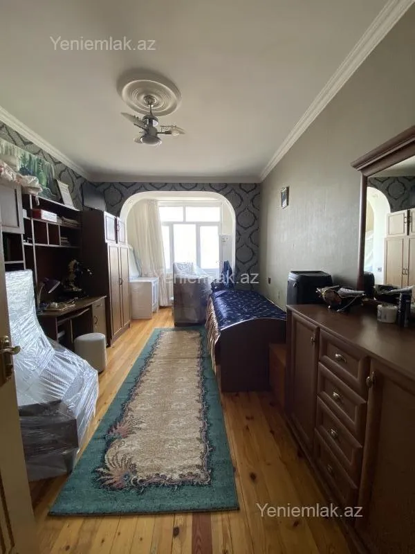 Satılır 4 otaqlı köhnə tikili 100 m²