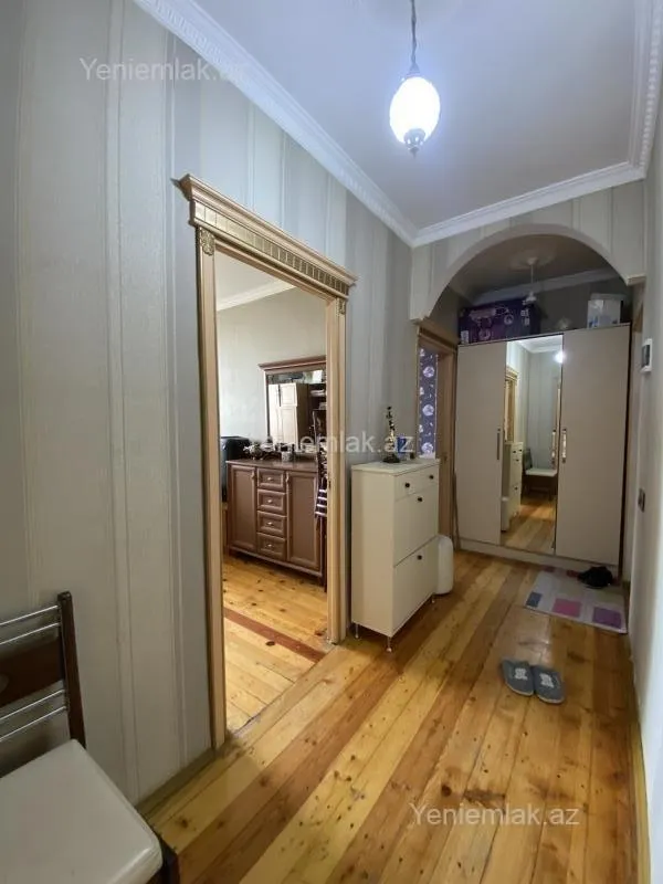 Satılır 4 otaqlı köhnə tikili 100 m²