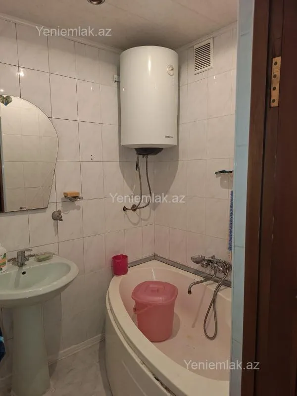 Satılır 5 otaqlı köhnə tikili 115 m²