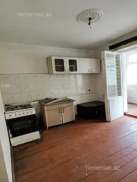 Satılır 2 otaqlı köhnə tikili 60 m²