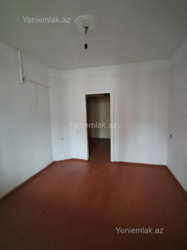 Satılır 2 otaqlı köhnə tikili 60 m²