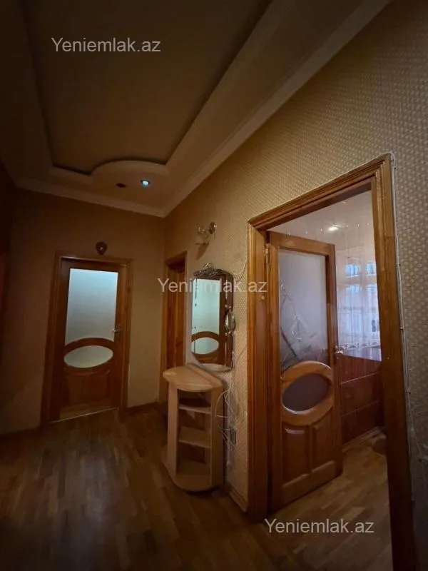 Satılır 3 otaqlı köhnə tikili 100 m²