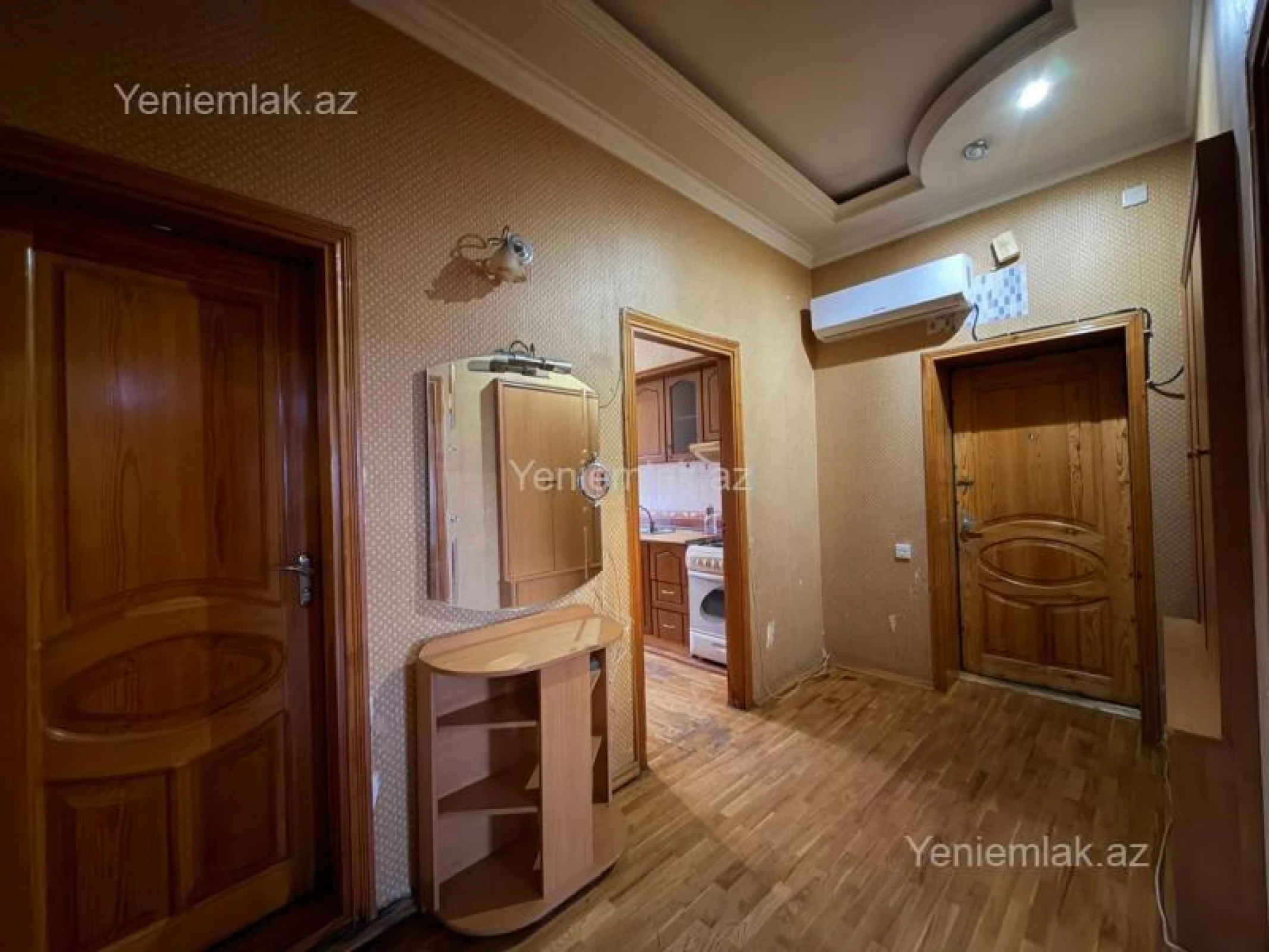 Satılır 3 otaqlı köhnə tikili 100 m²