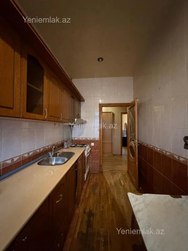 Satılır 3 otaqlı köhnə tikili 100 m²