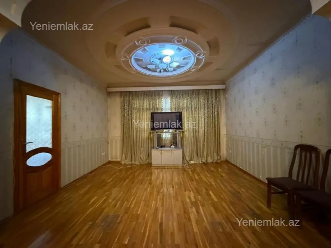 Satılır 3 otaqlı köhnə tikili 100 m²