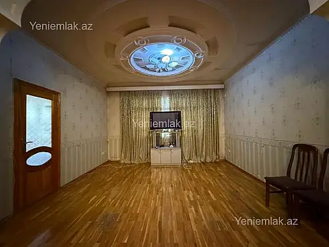 Satılır 3 otaqlı köhnə tikili 100 m²