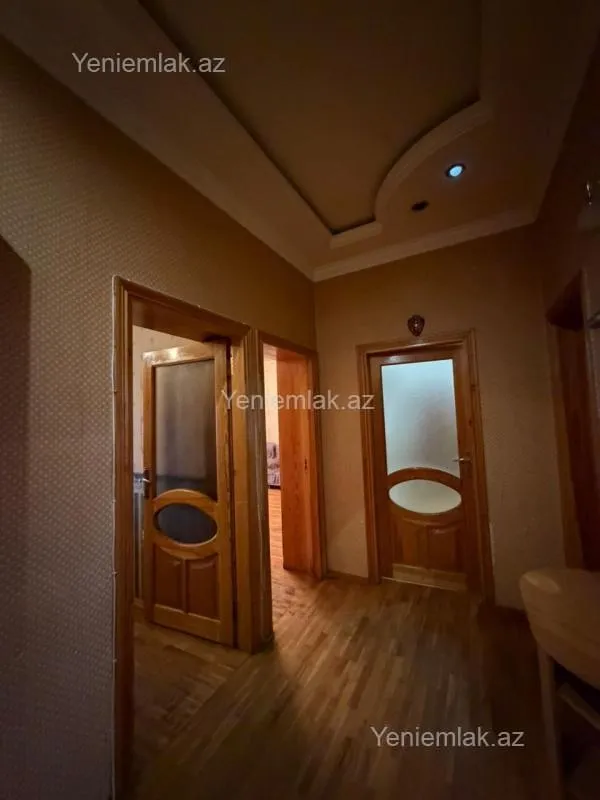 Satılır 3 otaqlı köhnə tikili 100 m²