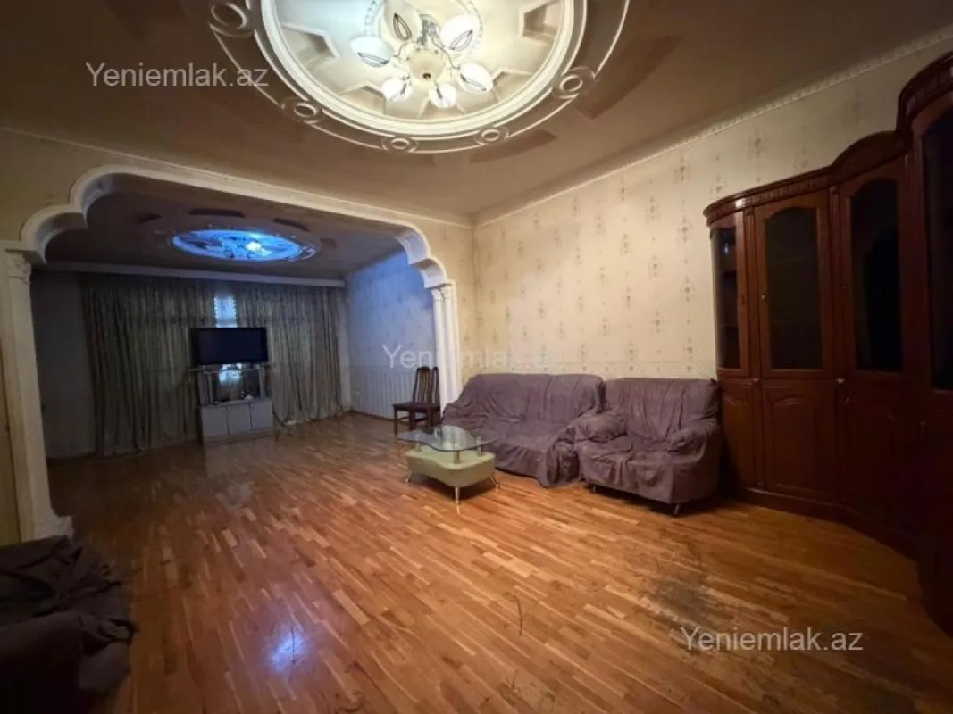 Satılır 3 otaqlı köhnə tikili 100 m²