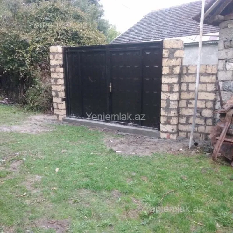 Satılır 6 otaqlı həyət evi 200 m²