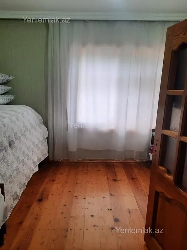 Satılır 4 otaqlı köhnə tikili 90 m²