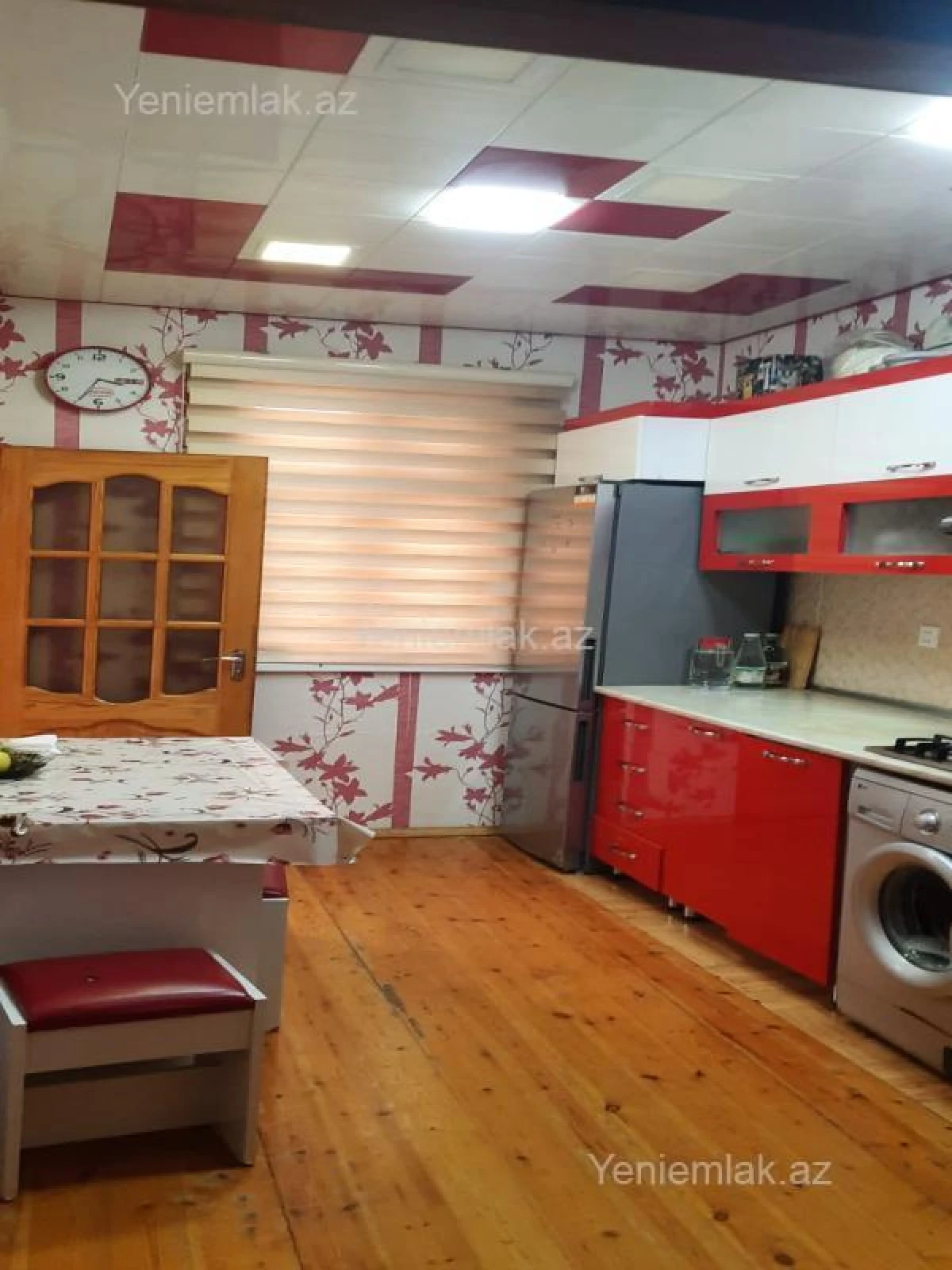 Satılır 4 otaqlı köhnə tikili 90 m²
