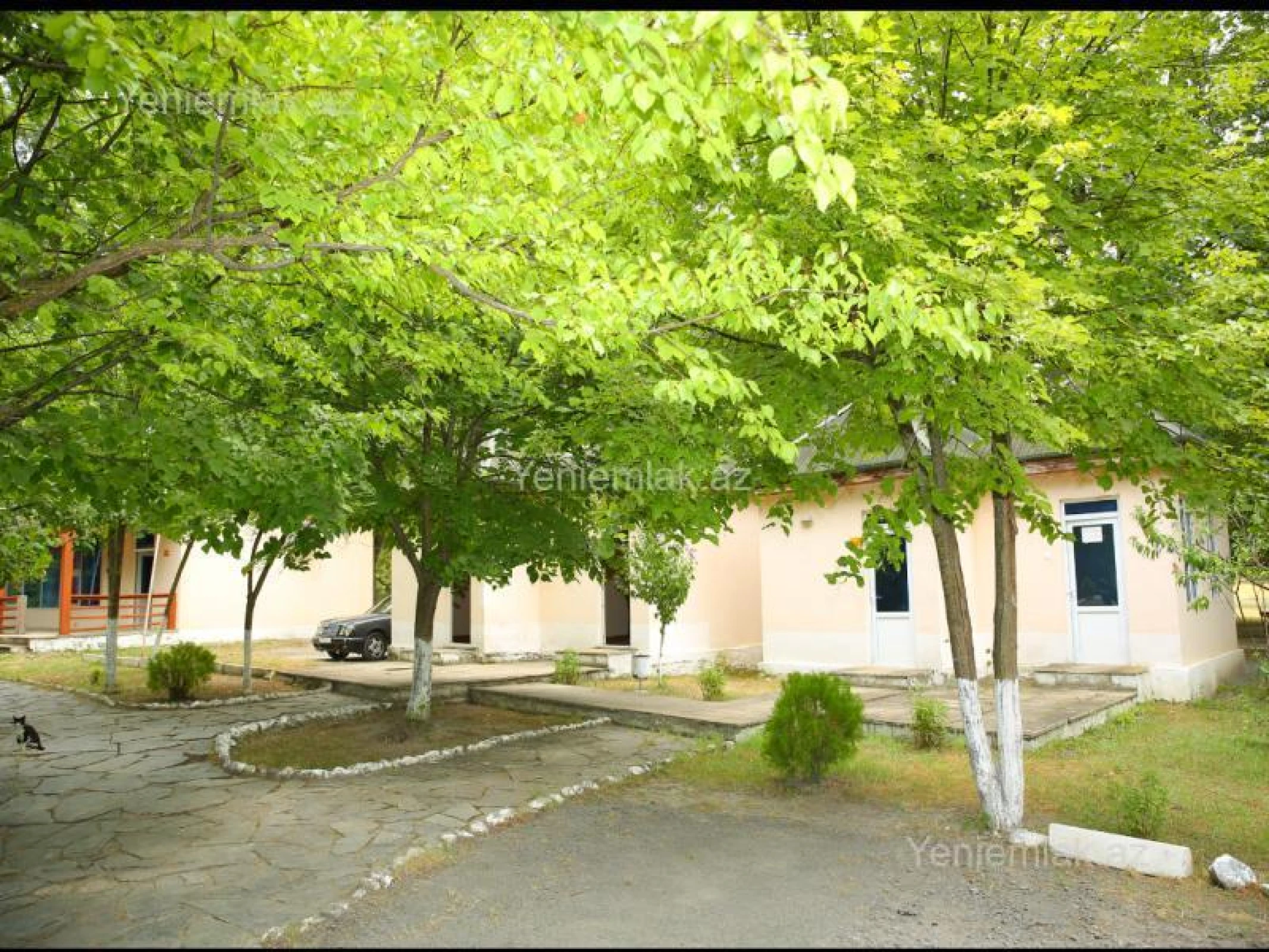 Satılır 10 otaqlı obyekt 500 m²