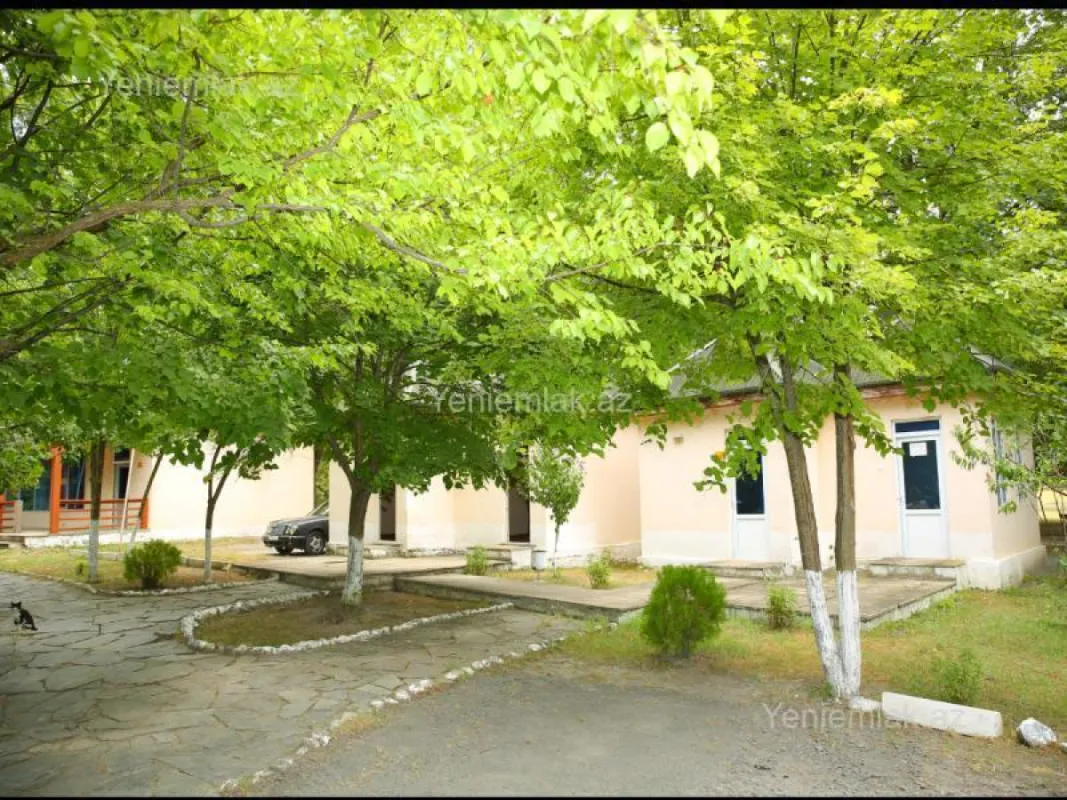 Satılır 10 otaqlı obyekt 500 m²