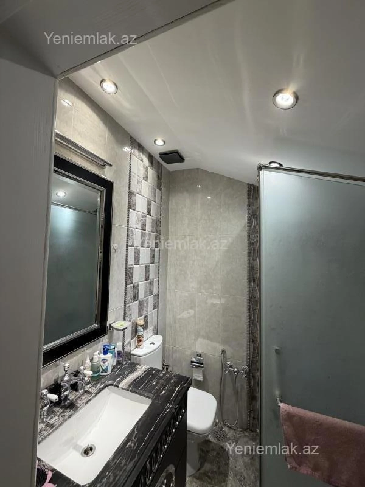 Satılır 5 otaqlı həyət evi 250 m²