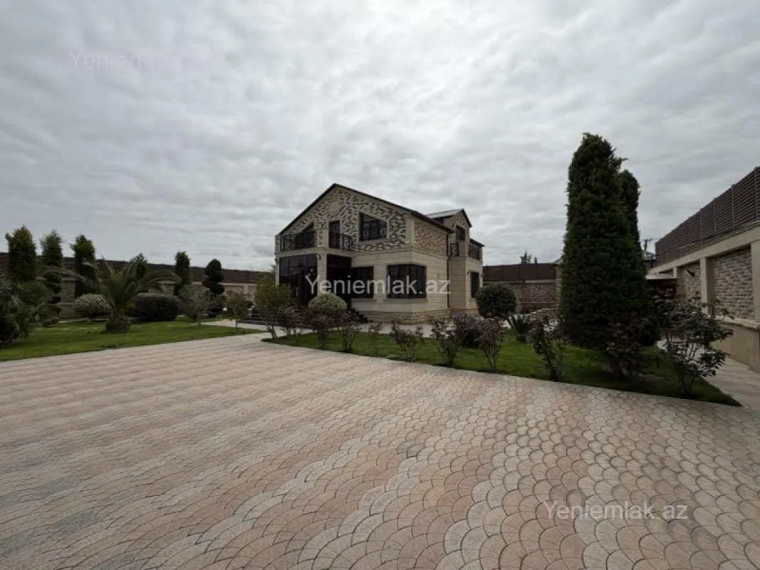 Satılır 5 otaqlı həyət evi 250 m²