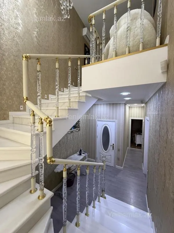 Satılır 5 otaqlı həyət evi 250 m²