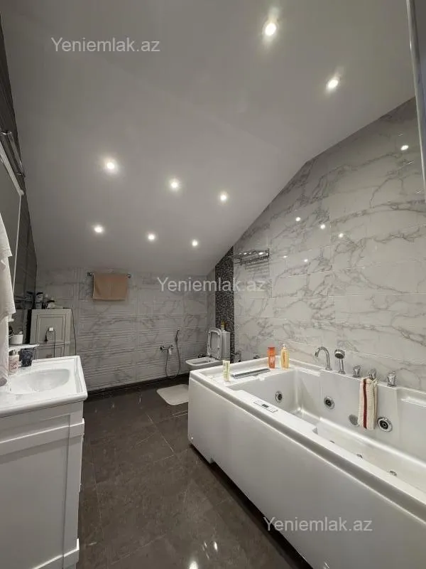 Satılır 5 otaqlı həyət evi 250 m²