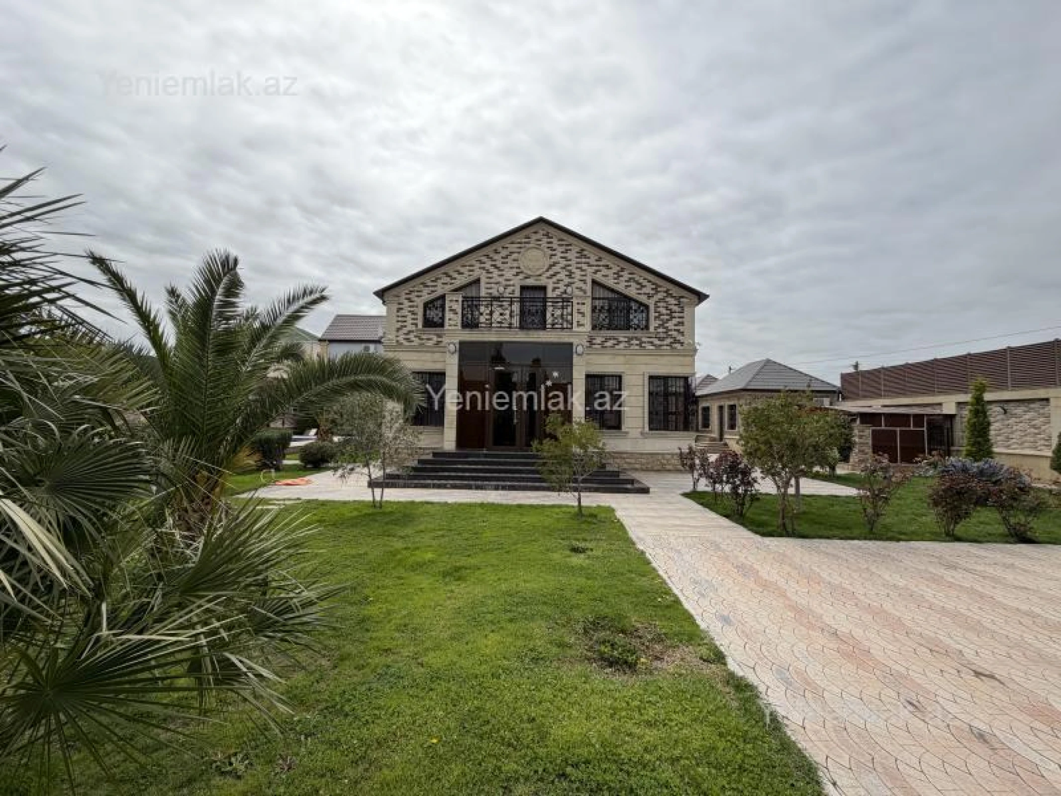 Satılır 5 otaqlı həyət evi 250 m²